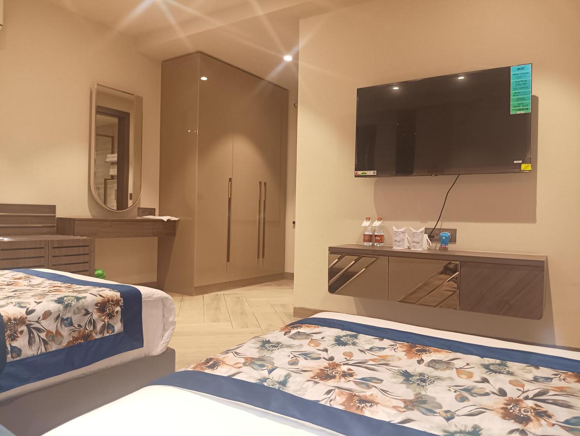 Hotel Cullinan By Qotel Janakpuri デリー エクステリア 写真