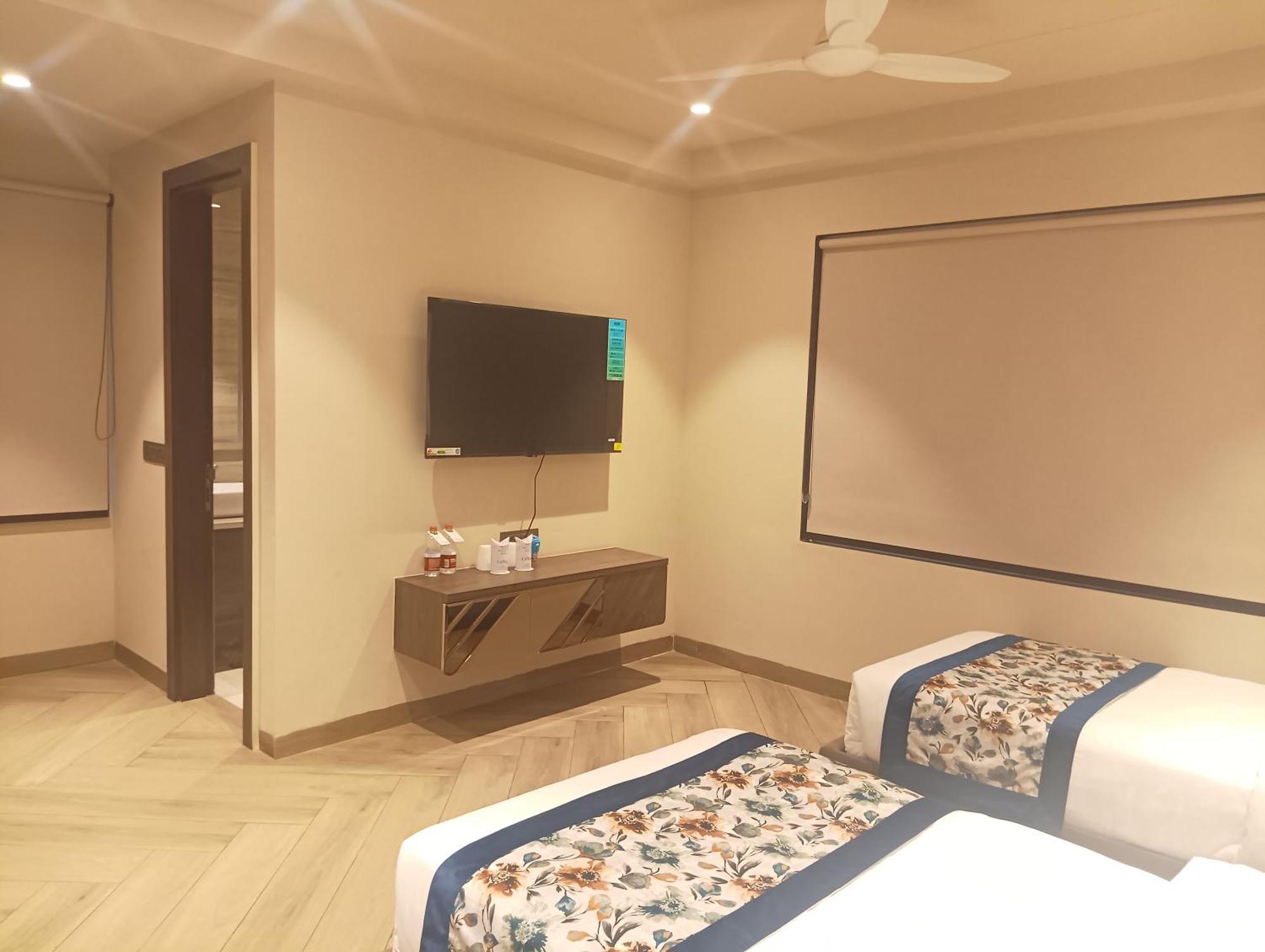 Hotel Cullinan By Qotel Janakpuri デリー エクステリア 写真