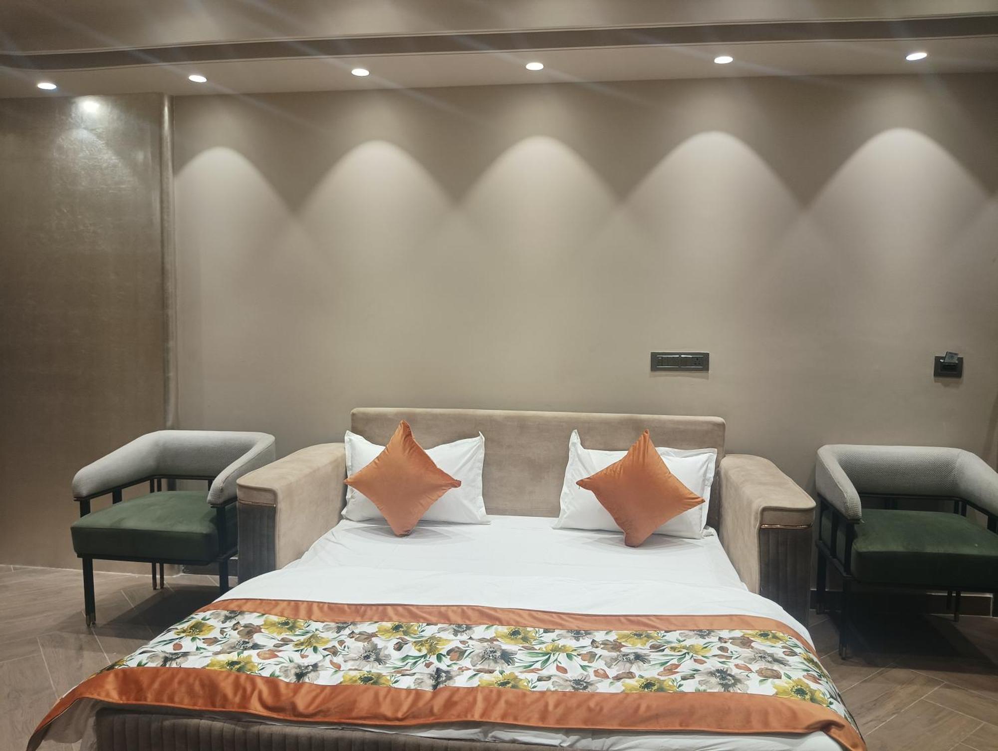 Hotel Cullinan By Qotel Janakpuri デリー エクステリア 写真