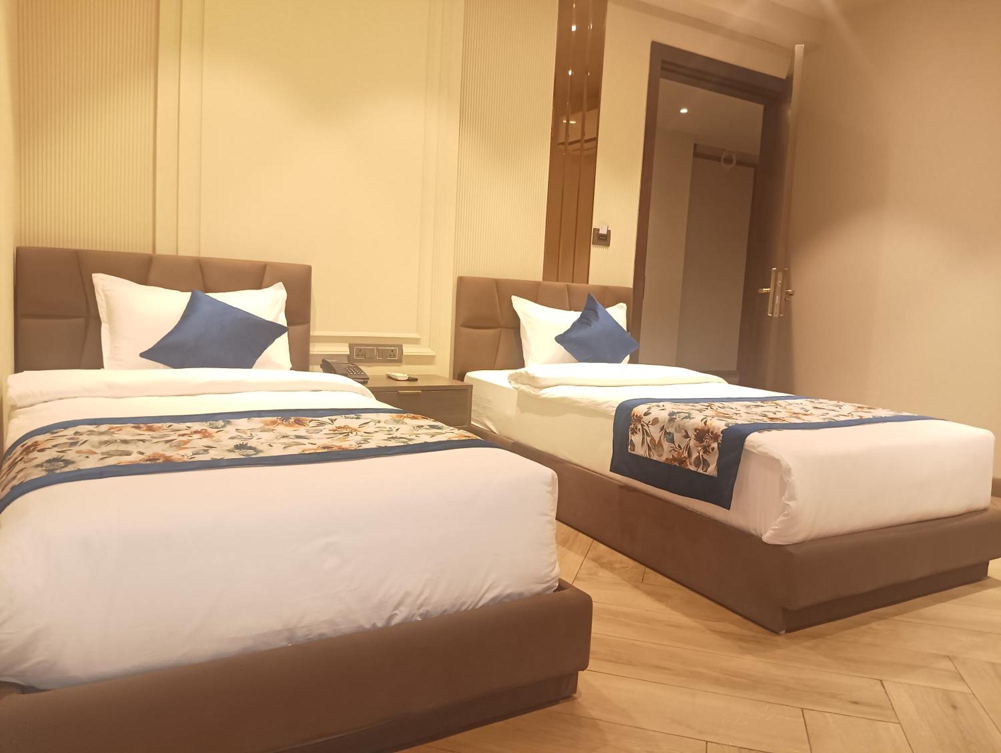 Hotel Cullinan By Qotel Janakpuri デリー エクステリア 写真