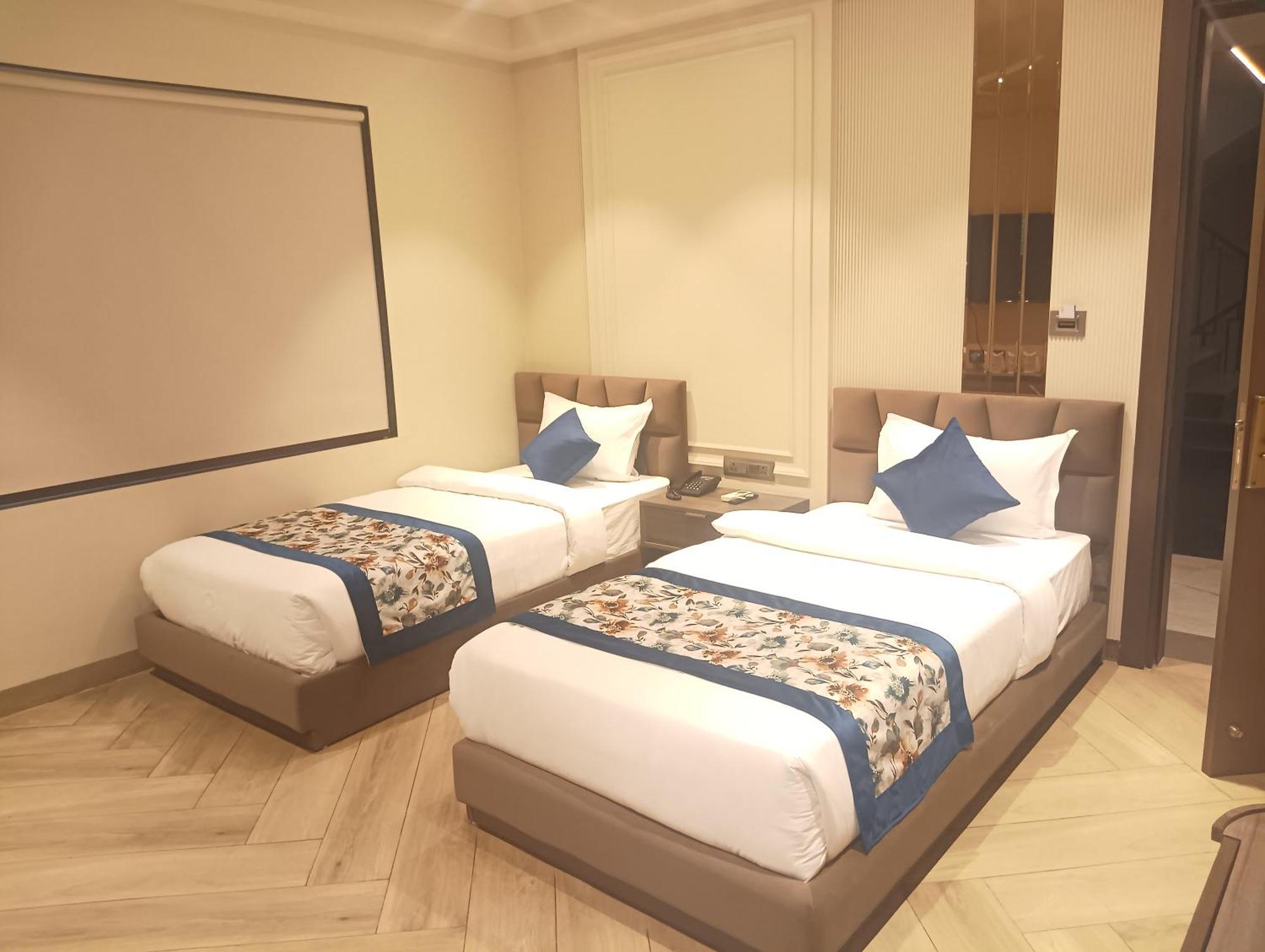Hotel Cullinan By Qotel Janakpuri デリー エクステリア 写真