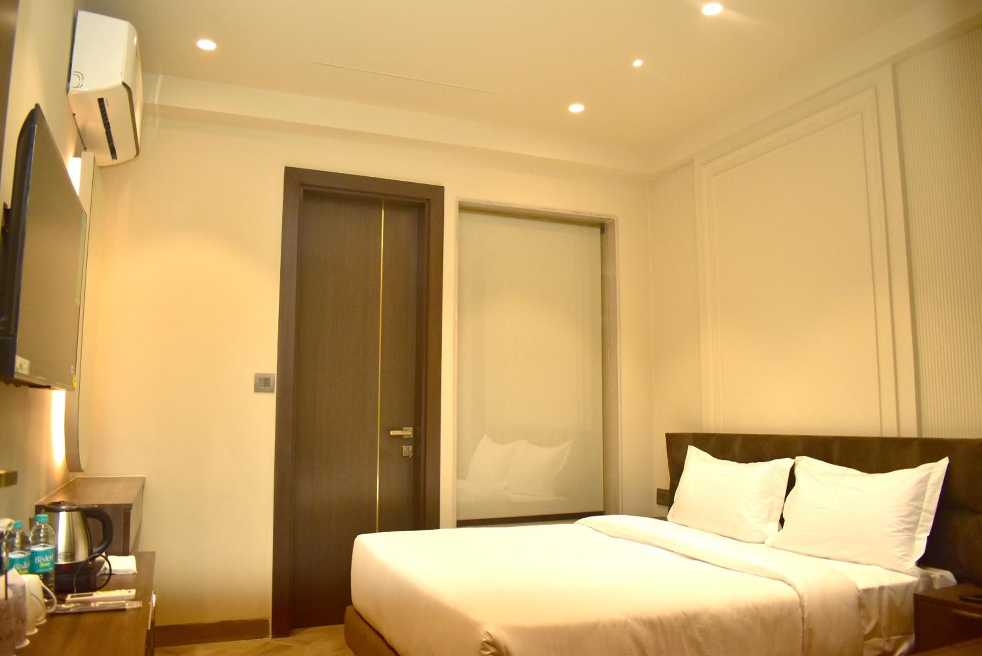 Hotel Cullinan By Qotel Janakpuri デリー エクステリア 写真