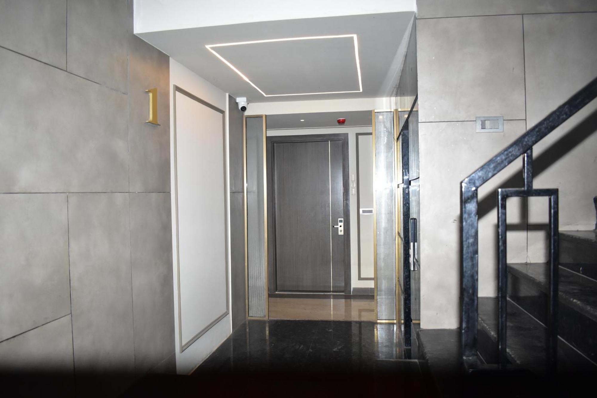 Hotel Cullinan By Qotel Janakpuri デリー エクステリア 写真