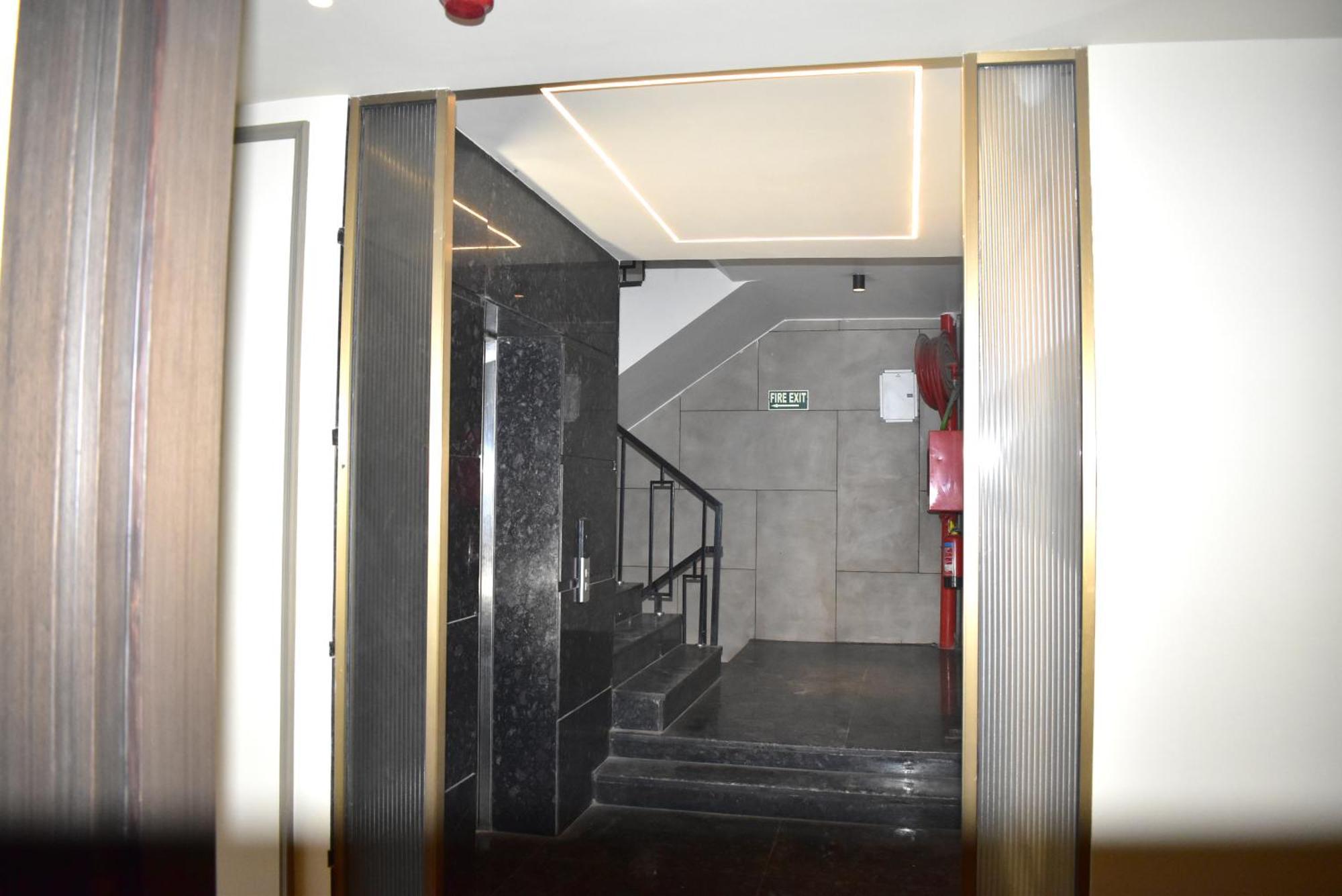 Hotel Cullinan By Qotel Janakpuri デリー エクステリア 写真