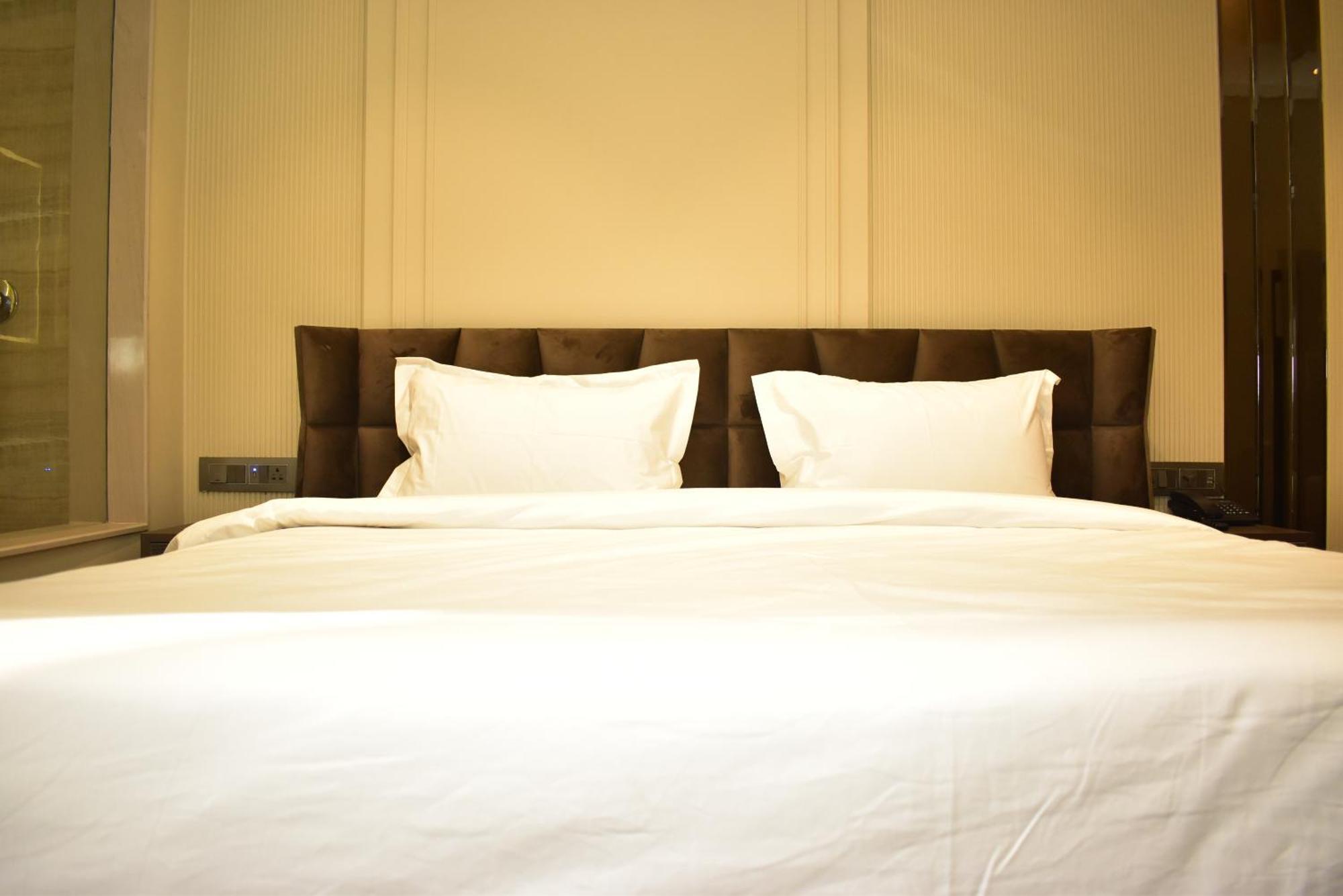 Hotel Cullinan By Qotel Janakpuri デリー エクステリア 写真