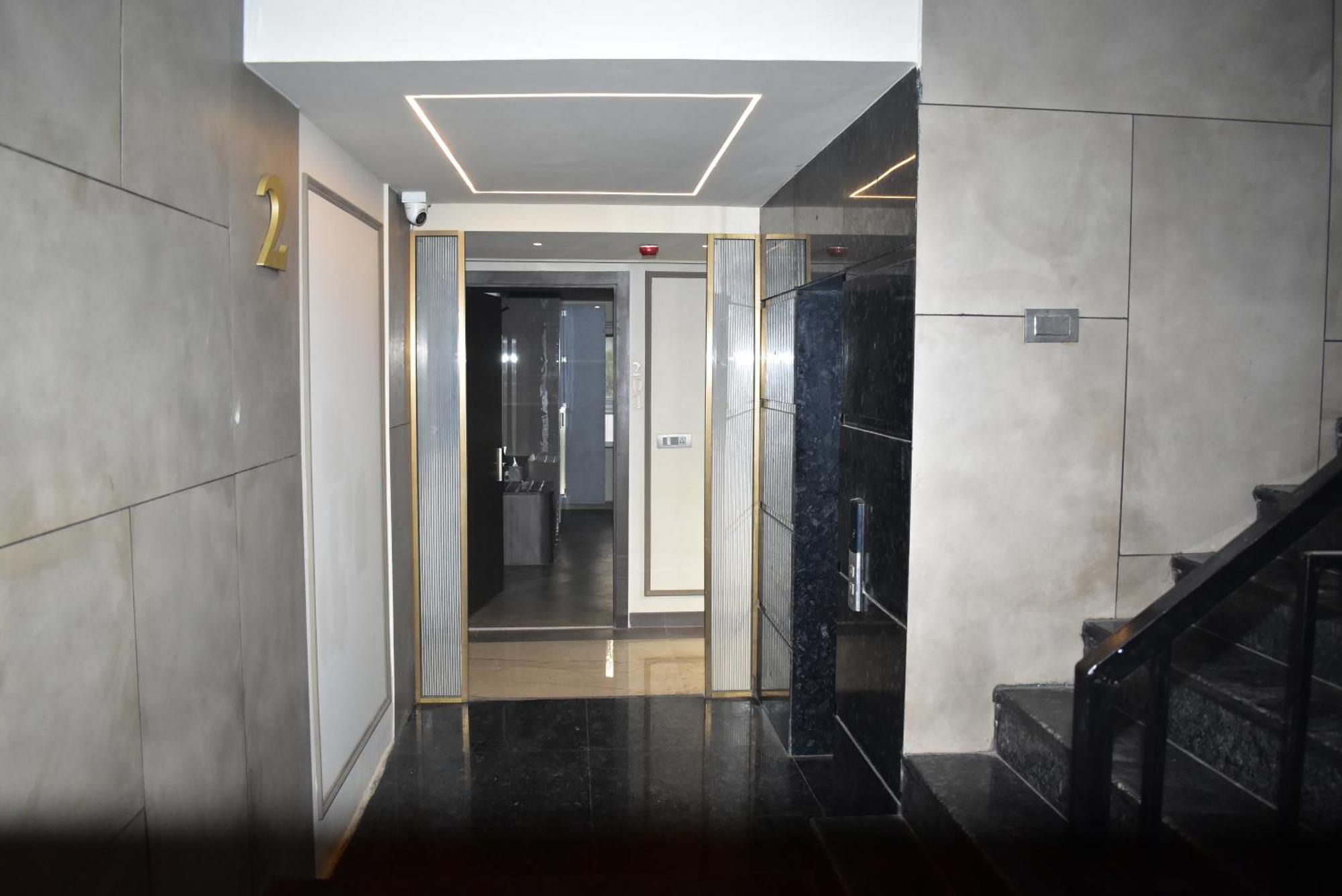 Hotel Cullinan By Qotel Janakpuri デリー エクステリア 写真